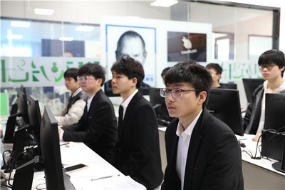 游戲大咖進(jìn)校園 解鎖行業(yè)前沿技術(shù)，賦能新華學(xué)子編程夢(mèng)想